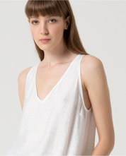 SURKANA - top scollo a v - BIANCO