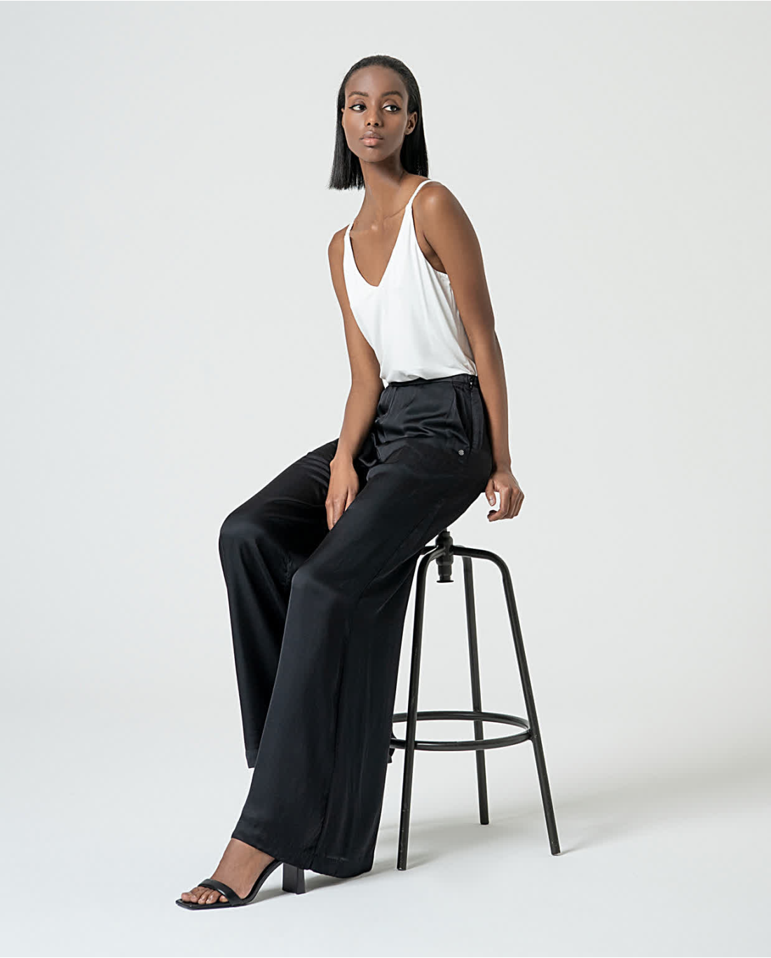 SURKANA - pantalone svasato - NERO