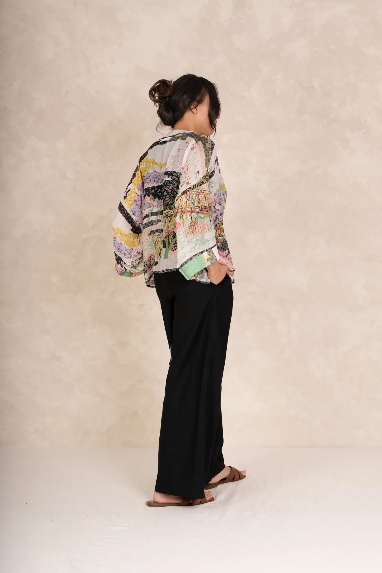 Spring-Short-Kimono_4.webp