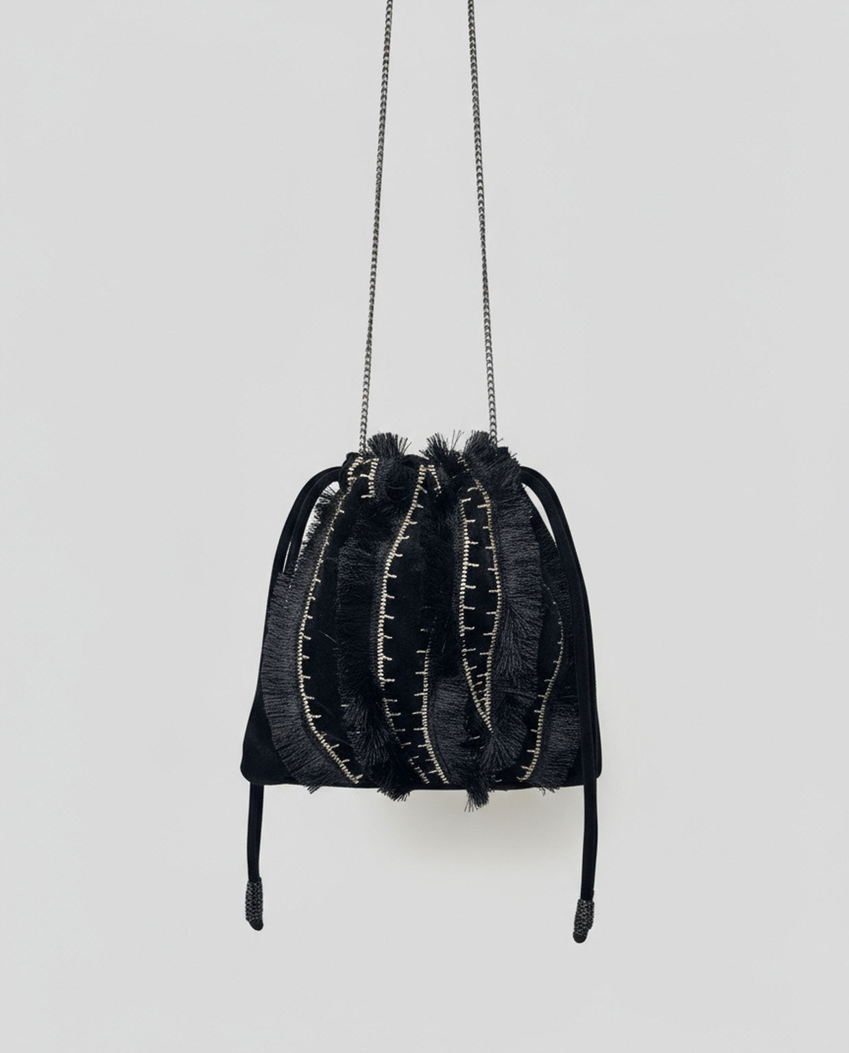 Surkana borsa sacca in velluto ricamata nero