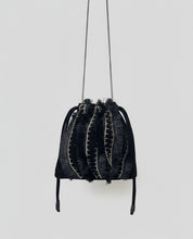 Surkana borsa sacca in velluto ricamata nero