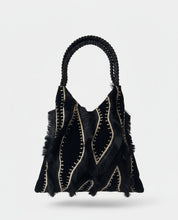 Surkana borsa trapezio in velluto ricamata nero