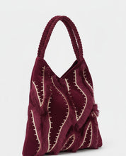 Surkana borsa trapezio in velluto ricamata bordeaux
