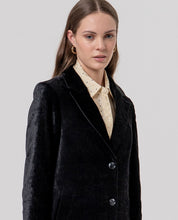 Surkana cappotto lungo in velluto con revers nero