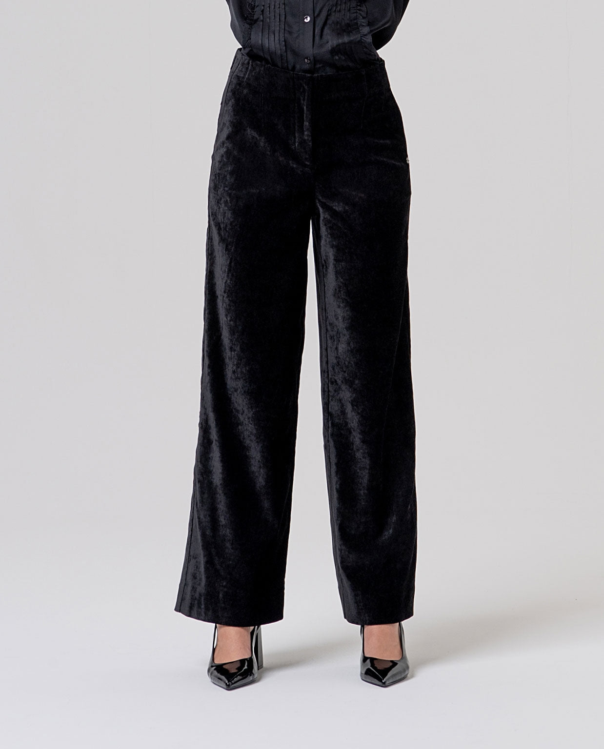 Surkana pantalone ampio in velluto nero