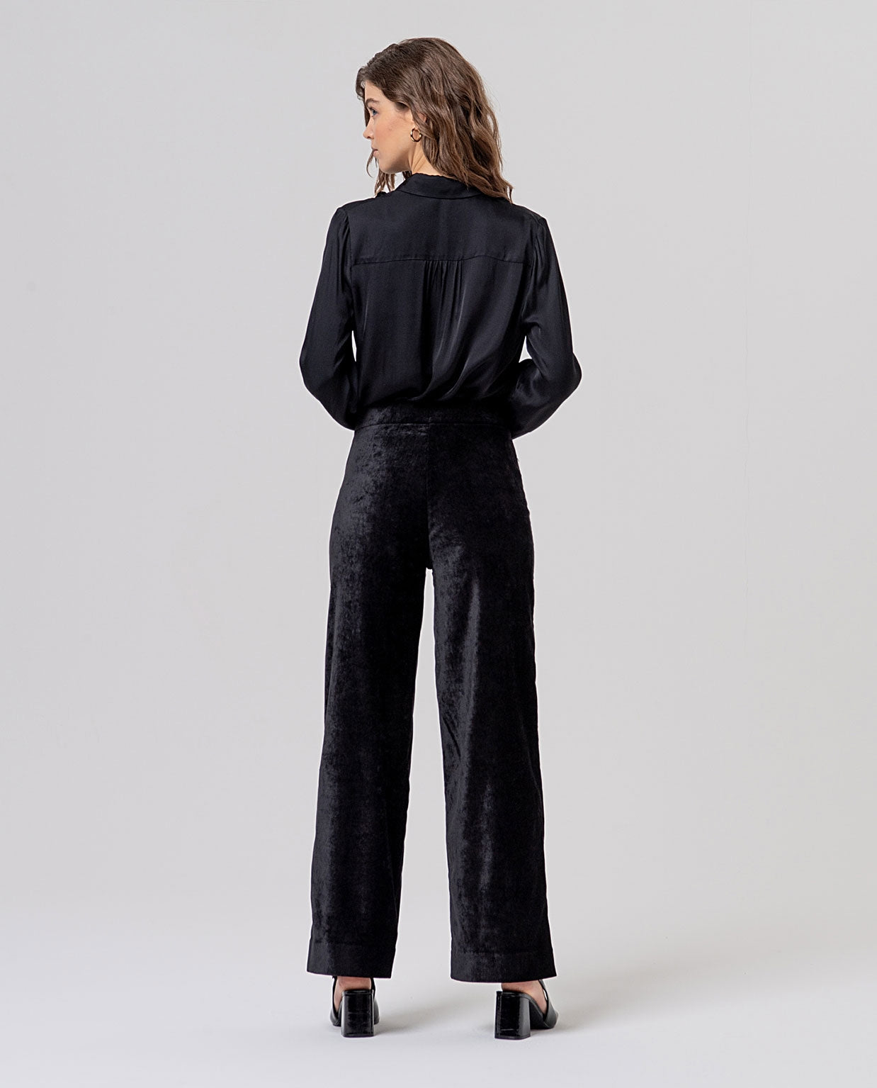 Surkana pantalone ampio in velluto nero