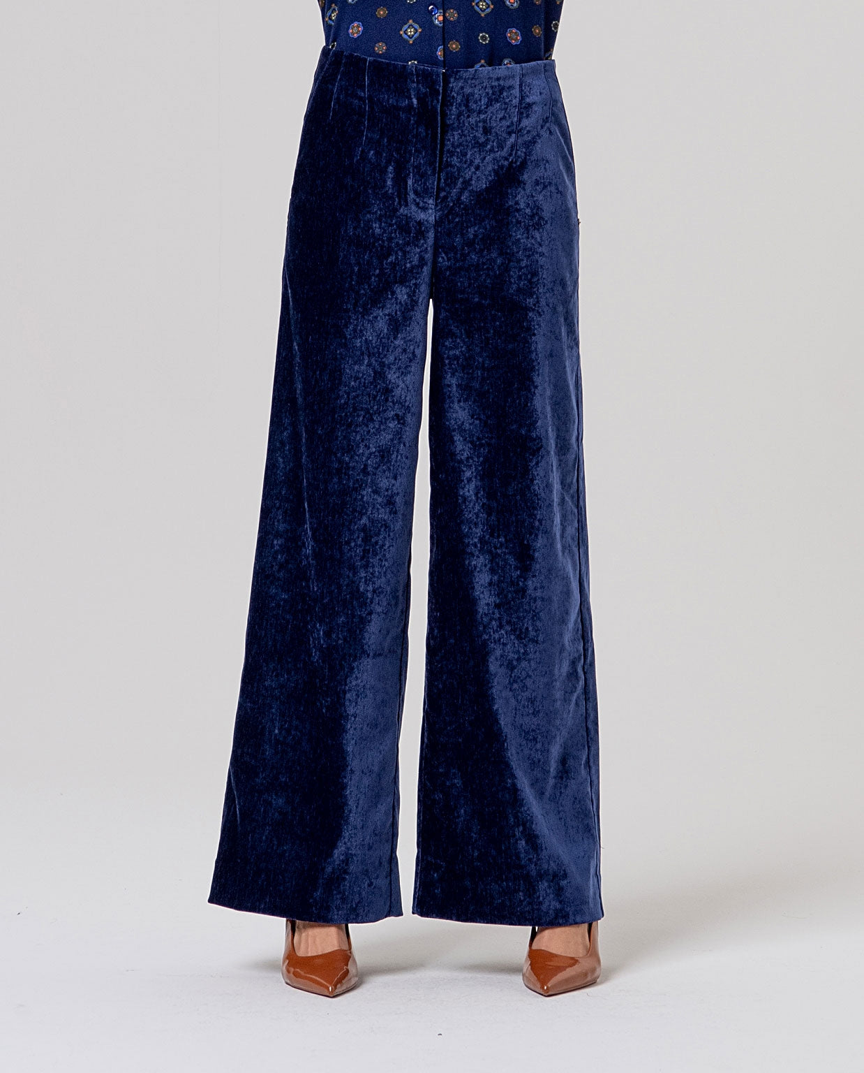 Surkana pantalone ampio in velluto blu cobalto