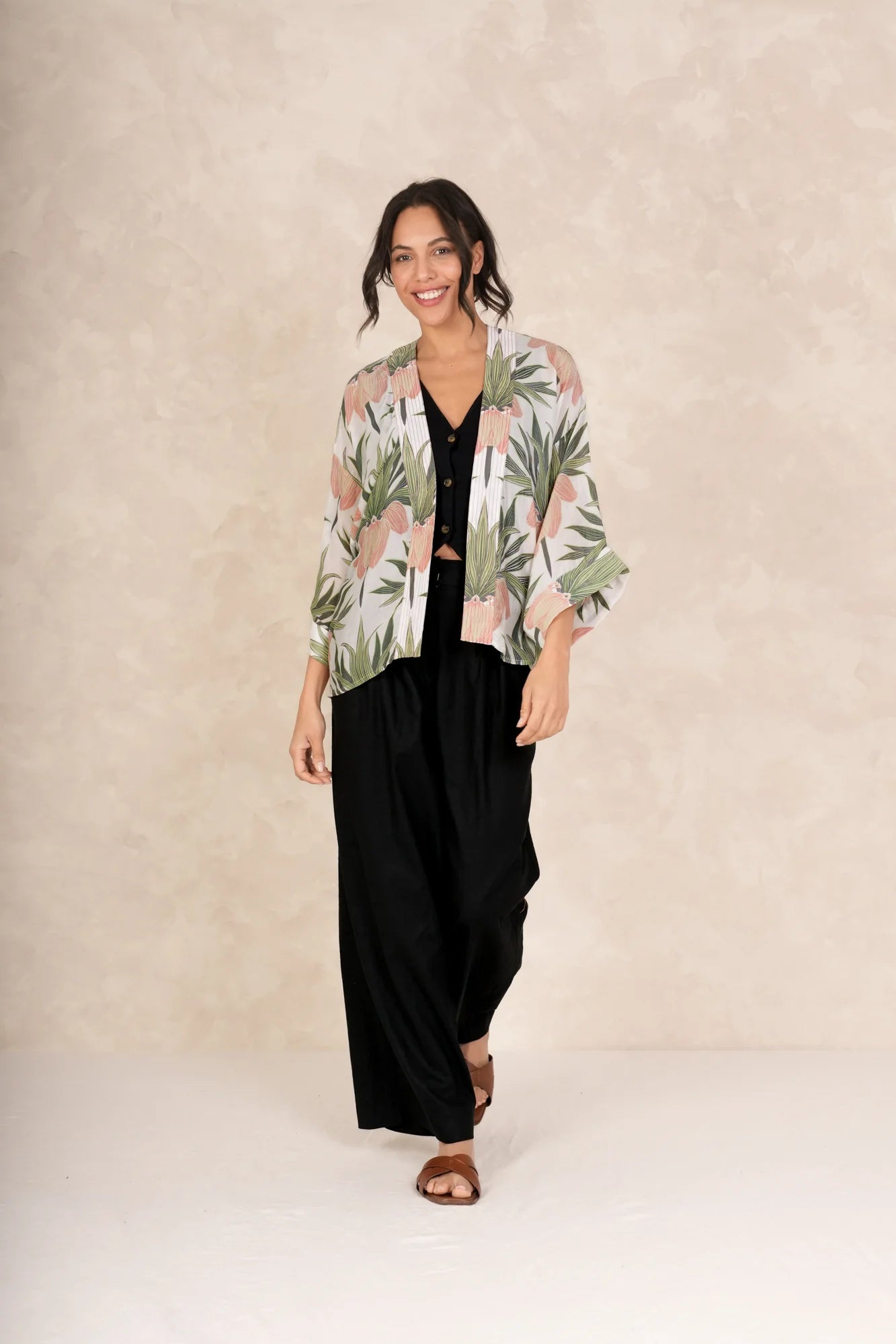 Deco-Bud-Ivory-Short-Kimono_1.webp
