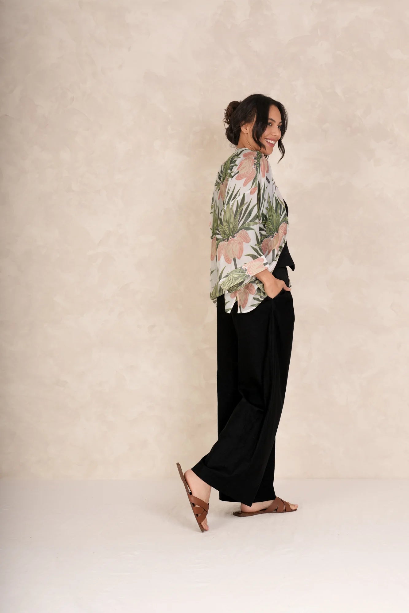 Deco-Bud-Ivory-Short-Kimono_4.webp